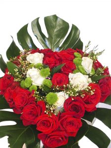 Ramo de rosas con forma de corazón, envío a domicilio de ramo de rosas por san valentin