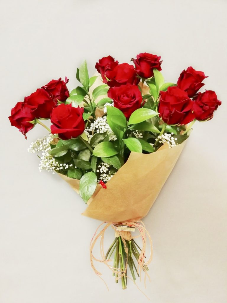 12 rosas rojas, enviar por correo en Madrid o comprar en tienda