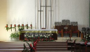 Efimeras-decoraciones-florales-parroquia-pio-x (1)