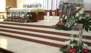 Efimeras-decoraciones-florales-parroquia-pio-x (9)