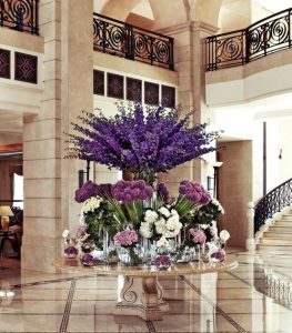 Imagen de la decoracion floral del hotel four seasons, el ejemplo perfecto si estás buscando decoración floral para hoteles en madrid