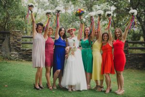 bodas a medida en madrid, flores de colores, flores diferentes, novias